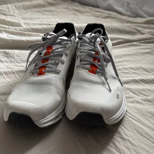 Running Shoes thumbnail 2