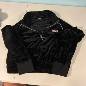 Forever 21 Women's Black Velvet Cropped Tokyo Half-Zip Pullover Sweatshirt Size M thumbnail 1