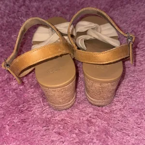 UGG Joslyn Wedge Cream Tan Sandals Size 8 thumbnail 3