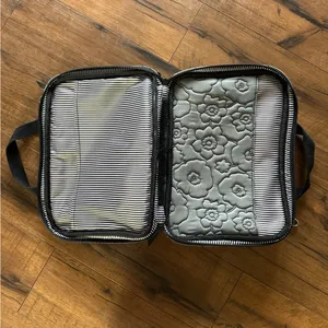 Thirty-One Quilted Floral Makeup/Toiletry Bag thumbnail 4