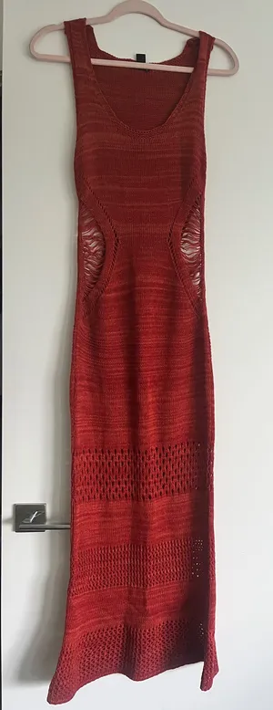 PrettyLittleThing Maxi Dress in Orange thumbnail 1