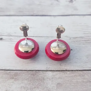 Vintage Dalshem Clip On Earrings Red Faceted Circle 7/8" thumbnail 4