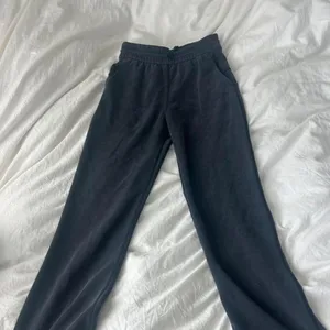 Lululemon Softstreme High-Rise Straight Leg Sweatpants size 4 dark gray thumbnail 1