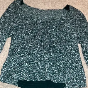 Abercrombie And Fitch Green Floral Long Sleeve Smocked Blouse Medium thumbnail 2