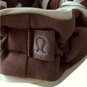 Lululemon Light Locks Scrunchie Skinny  Roasted NEVER WORN thumbnail 6
