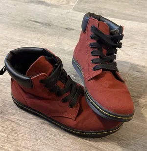 Dr. Martens Maelly Maroon Canvas 6 Eye Lace Up Ankle Boots Women's Size 8 AW004 thumbnail 1