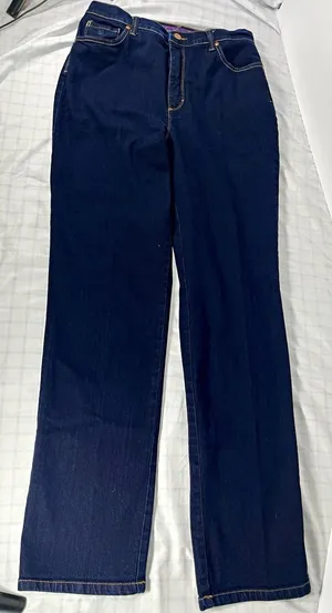 Gloria Vanderbilt Women’s Dark Wash Blue Denim Straight Leg Mid Rise Jeans 10 thumbnail 1