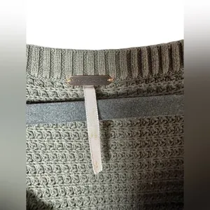 Free People Distressed Waffle Knit‎ Cold Shoulder Sweater Small Olive Green thumbnail 4