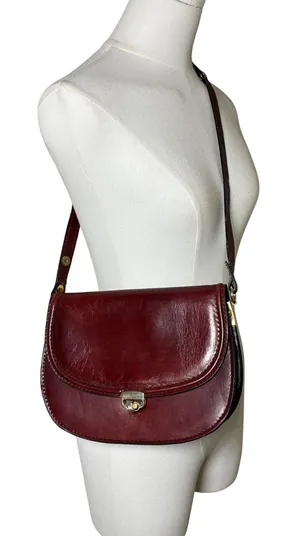 Maca Oxblood Leather Saddle Bag Crossbody Turn Lock Made in Italy Vintage thumbnail 1