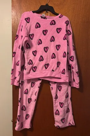 Juniors Pink Heart-Print Fleece Pajama Set thumbnail 1