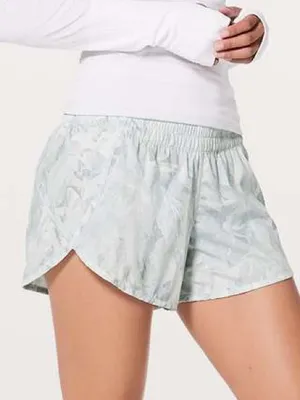 Lululemon Tracker Short 4" Jasmine White Multi size 8 thumbnail 1