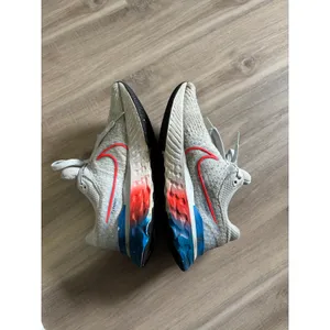 Nike React Infinity Run Flyknit 3 Grey Bright Crimson Used Women 8.5 thumbnail 3