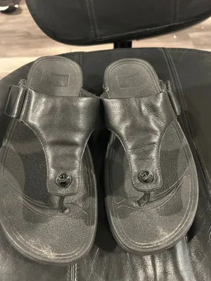 FitFlop women’s  Black Leather Toe-Post Sandals thumbnail 2