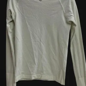 Lululemon Women's Green and White Shirt thumbnail 2