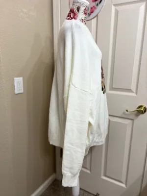 NWOT cream Sweater with dog designe thumbnail 2