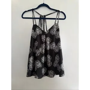 NWT Lot 2 Women’s Tops L Express Reversible Scallop Tank + Metaphor Floral thumbnail 6