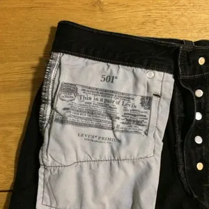 Levi’s 501 raw hem black buttonfly shorts 27 thumbnail 4