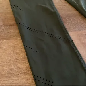 NWT: Barry’s Fit Laser Cut Sprinter Tight in olive green thumbnail 3