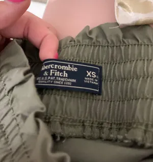 Abercrombie & Fitch  thumbnail 3