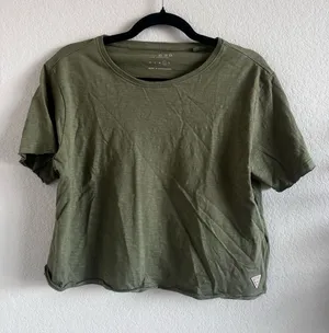 Guess Cropped Short Sleeve Tee L Green thumbnail 1