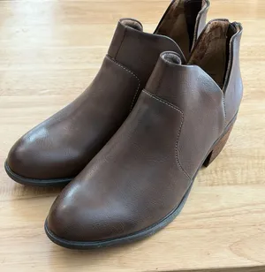 New With Box BOC Lucy‎ Zip-Up ankle Bootie Heeled shoes sz 7 Brown Casual thumbnail 1