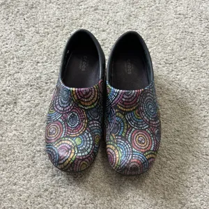 Crocs Neria Pro‎ II Graphic Clogs Black Swirl Slip Resistant Women's Size: 5 thumbnail 2
