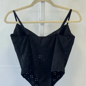 NWT Edikted Blogger Favorite Black Eyelet Underwire Bodysuit Large‎ Stretch thumbnail 4