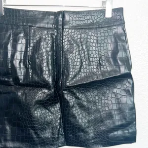 Forever 21 Black Snake Skin Faux Leather NEW Mini Skirt thumbnail 2