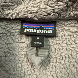 Patagonia Women’s Los Gatos 1/4 Zip Fuzzy Fleece Pullover in Grey Size Medium thumbnail 7