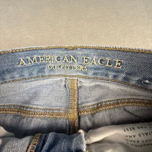 American Eagle Outfitters Mom Jeans Light Wash Distressed Size 2 X-Long thumbnail 4