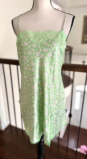 Y2K Victorias Secret Light Green Pink Floral Lace Knee Length Slit Slip thumbnail 1