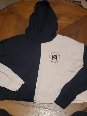 Hollister Black and White Split Hoodie Crop Top thumbnail 1