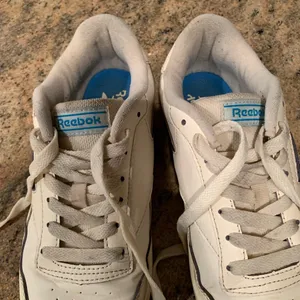 sneakers thumbnail 3