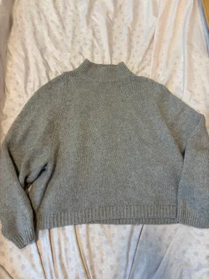 old navy gray sweater  thumbnail 4