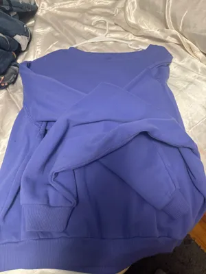 Hollister Crewneck thumbnail 4