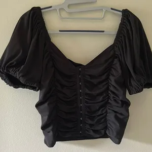 Black ruched Crop Blouse Size L thumbnail 1