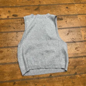Kendall‎ & Kylie Copped Sleeveless Sweater Gray Size Medium thumbnail 3