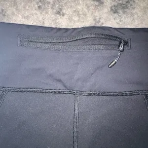 Lululemon Black Athletic Leggings thumbnail 4