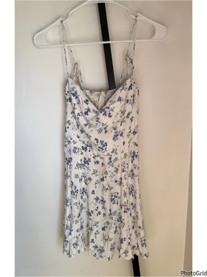 Reformation Saskia White Blue Floral Dress size 8 - fits like a small thumbnail 3
