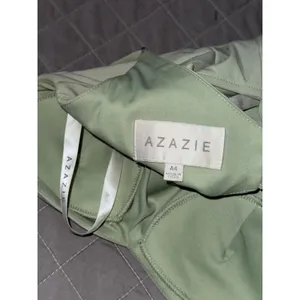 AZAZIE Stretch Agave Sheath‎ V-Neck Pleated Stretch Satin Dress Size 4 thumbnail 3