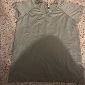Lululemon Swiftly Tech Short-Sleeve Shirt 2.0, size 16 thumbnail 1