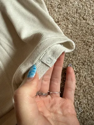 Lululemon top thumbnail 2