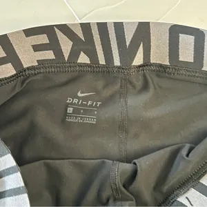 Nike Pro Black Biker Shorts Twist Waist Women's Black Athletic Shorts L thumbnail 3