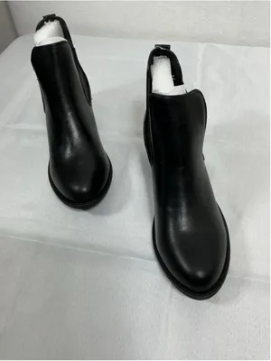 Woman’s New Soda Chelsea Pull On Bootie Size 8 Black Faux Leather Block Heel thumbnail 2