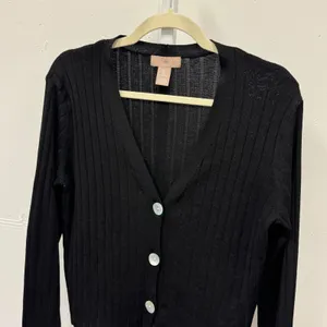 H&M Ribbed Knit V-Neck Button Front Cardigan‎ Sweater Small Black Casual thumbnail 3