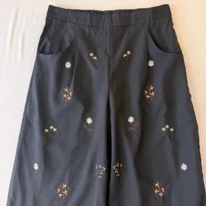 Floral Embroidered Wide Leg Trousers Womens Medium Black thumbnail 10