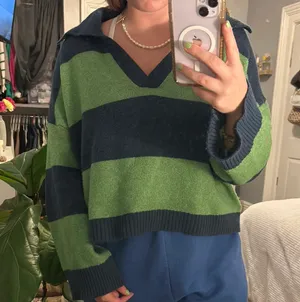 collared sweater Size L thumbnail 1