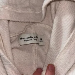 Abercrombie and Fitch Sweater thumbnail 3