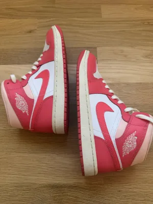 Women’s Air Jordan 1 Berries and Cream thumbnail 5