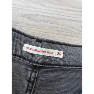 Levis Ribcage Straight Ankle Jeans Gray High Rise Button Fly W26 L27 thumbnail 3